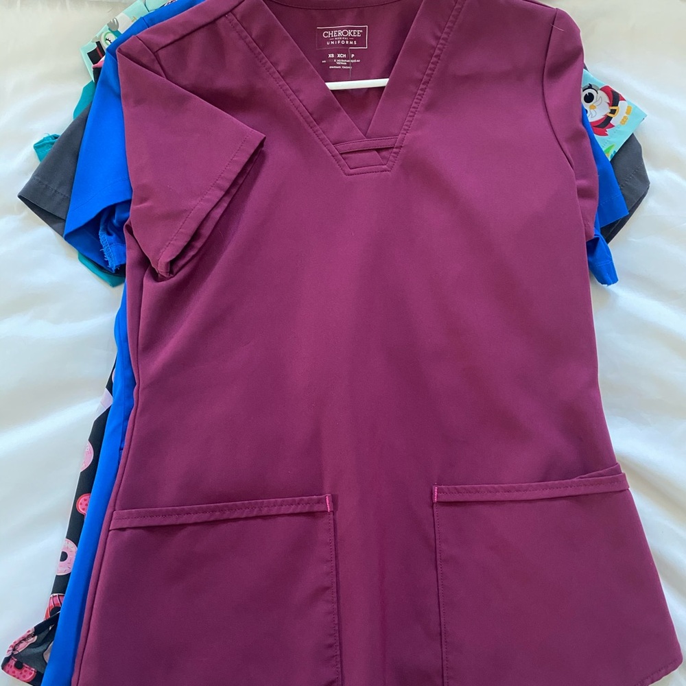Cherokee scrub top. Never worn. XS